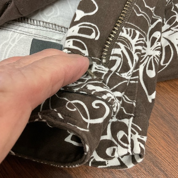 Additions by Chico's Floral Abstract Print Capris Brown Women's 6 (Chico’s 0.5) - Picture 12 of 12